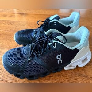 On Cloud Sneakers ~ Womens 7.5